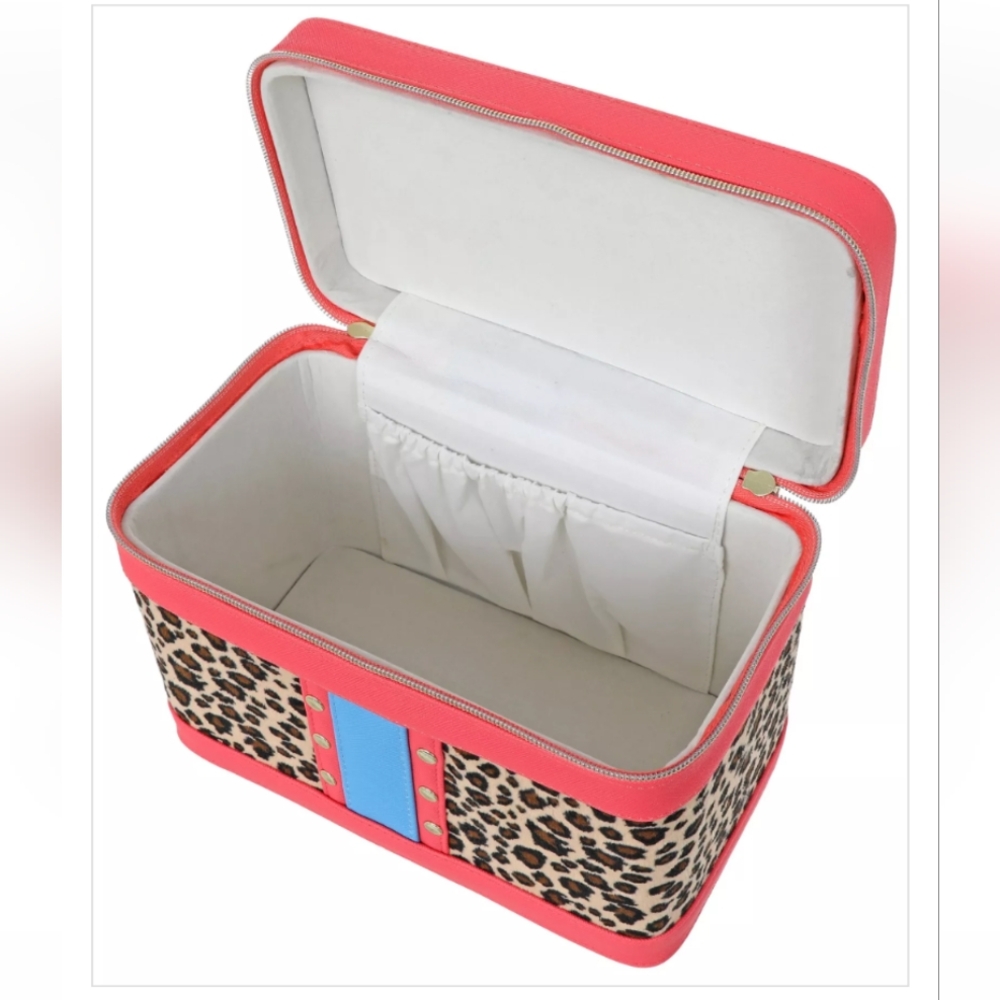 🆕📢📢LAST ONE....Cheetah Print Cosmetic Train Case - Picture 5 of 9